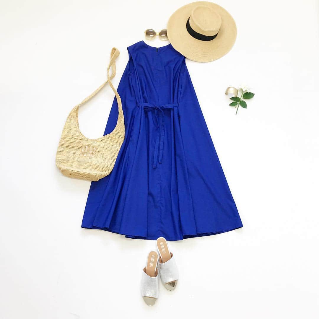 Couleureのインスタグラム：「夏色のワンピース👗が 縫い上がりました😊💕 夏の旅行、帰省に ぴったりです☘️ 着こなしは4パターン✨ パラソルワンピースⅠ【725】 ・ ・ ・ ・ #sewing #手作り #型紙　#ハンドメイド大人服#クルールパターンファブリック#洋裁#シンプルコーデ#instafashion#ファッション#coordinate #code#今日のコーデ#handmadeclothes #mamacoordinate #ママコーデ #instasewing#handmadewardrobe #置き画#置き画くら部#ヘレンカミンスキー」