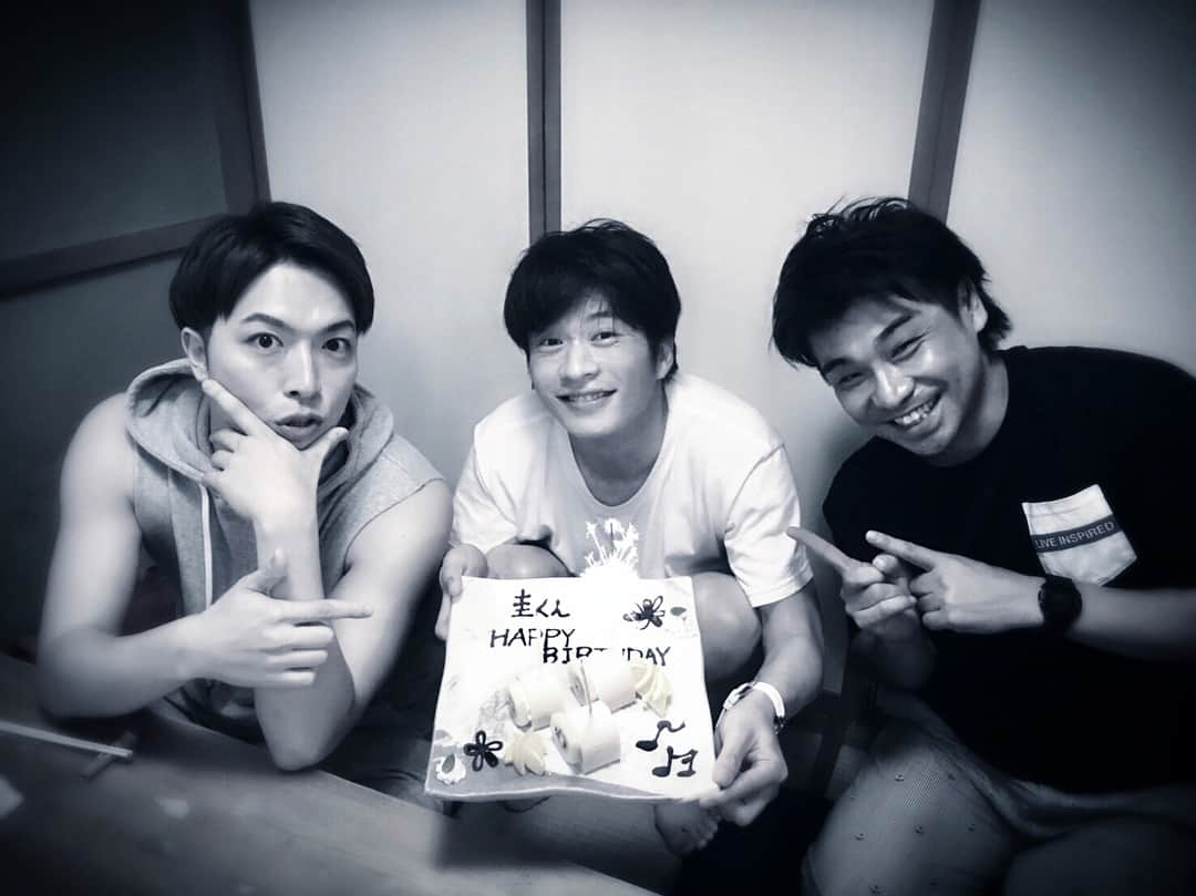 ko-daiさんのインスタグラム写真 - (ko-daiInstagram)「. HBD MY BRO🎂🎉🎉 . ちょいと遅れたけど、 圭くんの誕生日お祝いしました㊗️ . あー楽しかった😁😁 . #sonarpocket  #ソナポケ #ko_dai #俳優 #田中圭 #おっさんずラブ  #芸人 #オテンキGO」7月20日 19時33分 - sonapoke_kodai