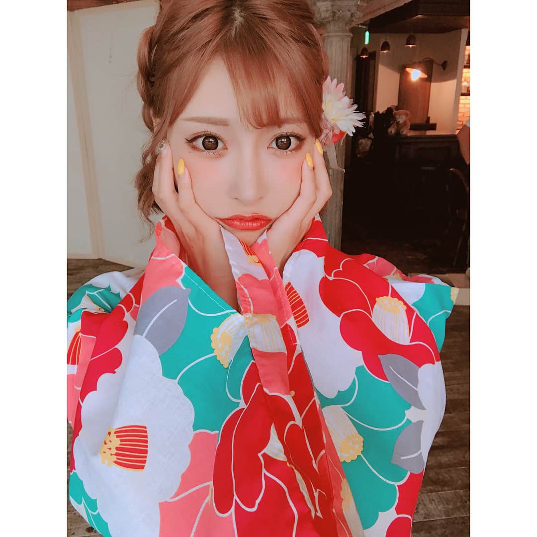 明日花キララのインスタグラム：「tikaさんの撮影で浴衣着たよ👘❤︎ . 幼少期から和服が大好きなのでまたまた着れて嬉しい💒🐇🌷 . 可愛い加工画像作ってくれたラビッツちゃん達もありがとう🖤🐇💌🐇💘🐇🌼」