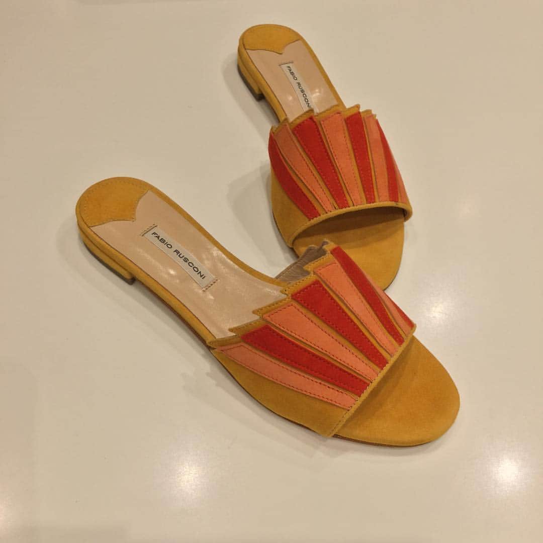 ファビオ ルスコーニさんのインスタグラム写真 - (ファビオ ルスコーニInstagram)「Pick Up🌟 Model:4013  Color:SAFFRON  Price:¥25,000+tax  Heel:2cm  #fabiorusconi#18ss#madeinitaly #sandals #yellow #orange#lumine #yurakucho #ファビオルスコーニ #サンダル#フラットサンダル #ルミネ#有楽町」7月20日 14時09分 - fabiorusconi_japan