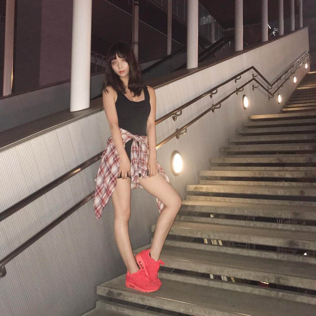 堀尾実咲のインスタグラム：「🖤 #cordinate #fashion #portrait #onepiece #GYDA #shoes #NIKE」