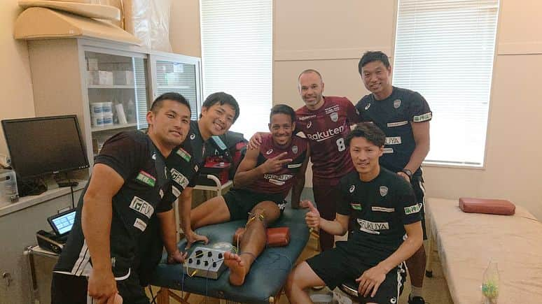 アンドレス・イニエスタさんのインスタグラム写真 - (アンドレス・イニエスタInstagram)「Tercer día de entrenamiento. Gracias por vuestro apoyo 💪💪💪 Third day of training. Thanks for your support 💪💪💪」7月20日 15時11分 - andresiniesta8