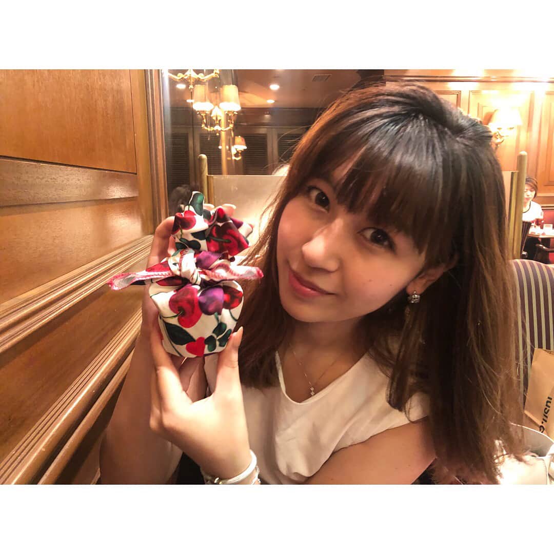 のインスタグラム：「友達からLUSHの洗顔スクラブをもらいました😳❤️ 友達いわく、炭の成分が入っているスクラブなので毛穴の奥までゴッソらしいです🤧 化粧水の浸透力がUPらしいので夏に向けて美肌を目指します💄 . #LUSH #ブラックダイヤ #洗顔スクラブ #エビィバディゴッソ #ミスキャンパス甲南2018 #ミスターキャンパス甲南2018 #甲南 #ミスキャンパス #ミスターキャンパス #ミスコン」