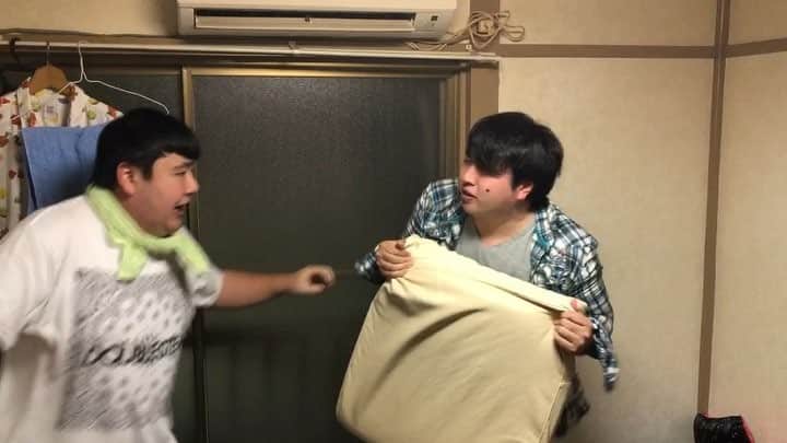 のインスタグラム：「今日の動画はかなり激しめですw  ミット持ちする桜井和寿https://youtu.be/rhyYMTvGWY0 #ガーリィレコード  #ドロップキック #ミスチル #Mr.Children #蹴りハンパない」