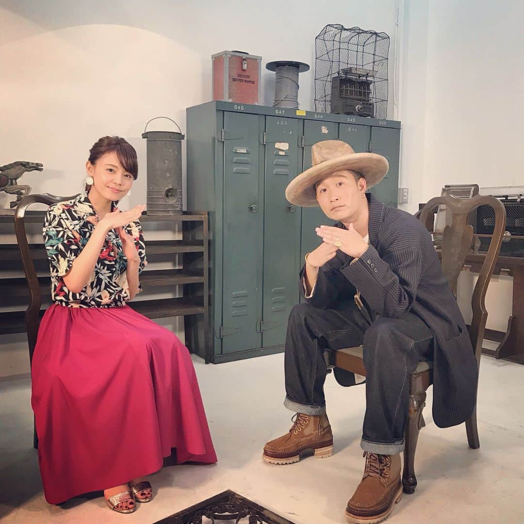 宮澤智さんのインスタグラム写真 - (宮澤智Instagram)「★ 今月のMonthly Tune、平井大さん！ 今月リリースされたアルバム「WAVE on WAVES」に収録されている 新曲「SONG FOR TWO」は 7/28開幕のフジテレビ夏のイベントのテーマソングにもなっています✨ この夏も、平井さんの歌声に酔いしれましょう！ 26:35〜放送予定です🎤 .  衣装のアロハシャツ風トップス、お気に入りです☺️ #平井大 さん #Tune #衣装 #アロハシャツ 風」7月20日 18時18分 - tomo.miyazawa