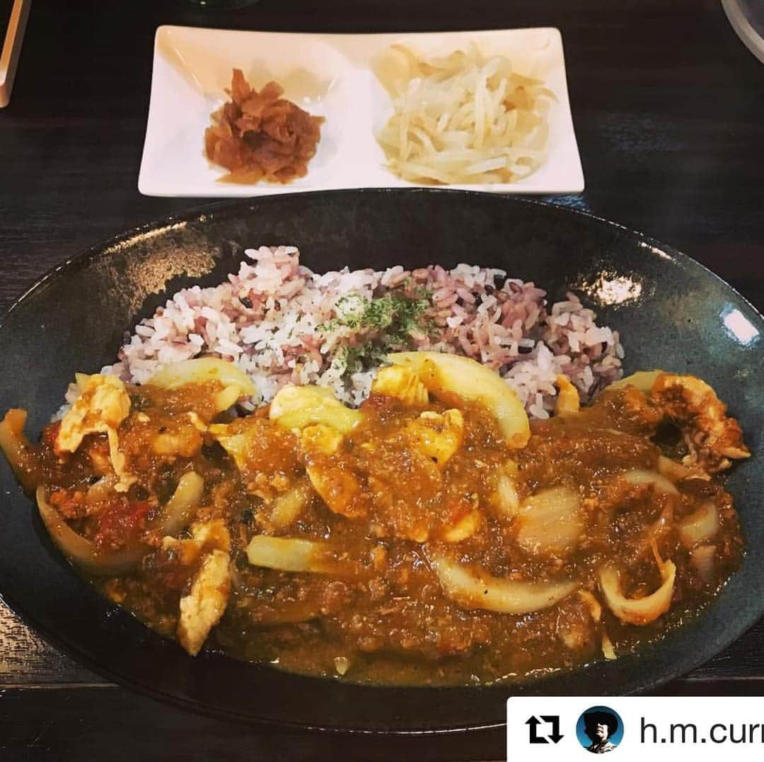 メシコレ(mecicolle) のインスタグラム：「. 夏になると、スパイスの効いたカレーが恋しくなってきませんか？😍🍛🔥 . こちらのお店でいただける柔らかいチキンと玉ねぎがアクセントの手作りのカレーは、見ているだけでも「美味しそう！」と言ってしまいそうですね😘✨ . ============= 店名：カレーの店 KYU- 住所：東京都杉並区阿佐谷北1-9-2 ニュー阿佐ヶ谷マンション１F 電話番号：050-5594-9757 ============= . . こちらのお写真はカレーに詳しいカレー細胞（H.Matsu）（@h.m.currycell）さんからさんからお借りしました！ (話題のグルメ情報はアカウントプロフィールのURLからどうぞ🍳✨→@mecicolle_gourmet) . 【おすすめグルメ教えてください！】 メシコレでは皆様の「おすすめグルメ」の投稿をお待ちしております🍰🍯🍛🍕 #メシコレ をつけて投稿されたグルメ写真はこちらのアカウントで紹介させていただきます。 ぜひ皆様のおすすめグルメを教えてください😋✨ . #mecicolle #メシコレ#KYU- #カレー #curry #スパイス #spice #チキンカレー #チキン #玉ねぎ #スパイシー #spicy #food #gourmet #japan #japantrip #東京  #東京カレー #阿佐ヶ谷 #阿佐ヶ谷カレー #asagaya  #follow #followme #美味しい #グルメ部 #食べ歩き #食いしん坊 #食べるの大好き #美味しいお店」