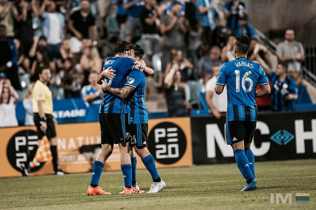 マイケル・ペトラッソのインスタグラム：「🔵⚪️⚫️」