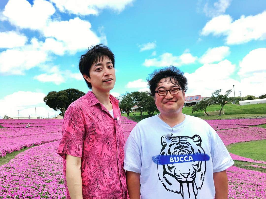 高倉陵さんのインスタグラム写真 - (高倉陵Instagram)「日本の夏、三拍子の夏。  #三拍子#三拍子高倉#高倉陵#マザー牧場#ロケ#桃色吐息#ピンク#ピンクシャツ#ピンク被り#comedian#サンミュージック#CSテレ朝#ラストアイドル#lovecocchi#ご褒美#特番#案内役#8月11日#オンエア」7月20日 23時24分 - takakulife