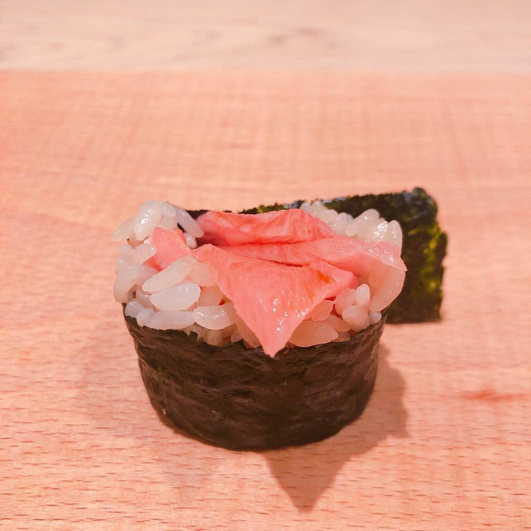小林恵美のインスタグラム：「🤤❤️ #紀尾井町 #三谷 #幸せな時間🍣」