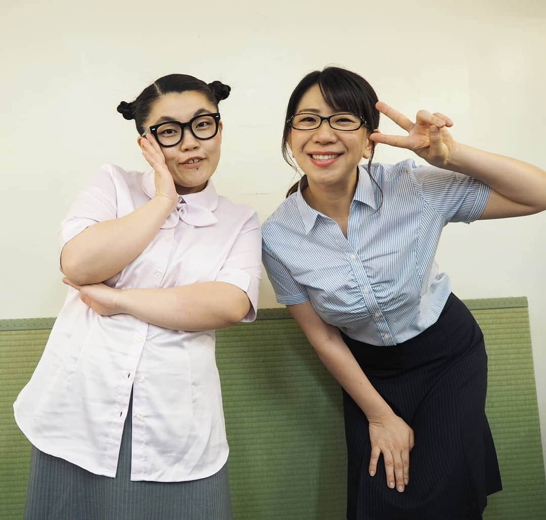 服部ひで子のインスタグラム：「7/21(土)  12：54～13：54 📺よしもと新喜劇📺  本日のオンエアに、出演させていただいてます😄✨ 今週は、小籔座長週🍀 【更正は妖精しだい！？】 是非、ご覧ください～(*^^*)♪ ※関西以外の皆様は、もう少しお待ちくださいませm(__)m！！！ そして、 何度も告知させてください😄😄😄🎸🎹🎵 【8/3(金)吉本新喜劇ｨｽﾞのﾗｲﾌﾞ♪】 ・do with Cafe(大阪) ・22時～23時  21時open、24時close ・前売り 3000円(ドリンク代500円別途必要)  当日  3500円(ドリンク代500円別途必要)  置きチケットも、ご用意出来ますので ご希望の方は、ｺﾒﾝﾄお願いします(^-^)。 #よしもと新喜劇 #吉本新喜劇 #新喜劇 #なんばグランド花月 #岡田直子 さん #服部ひで子」