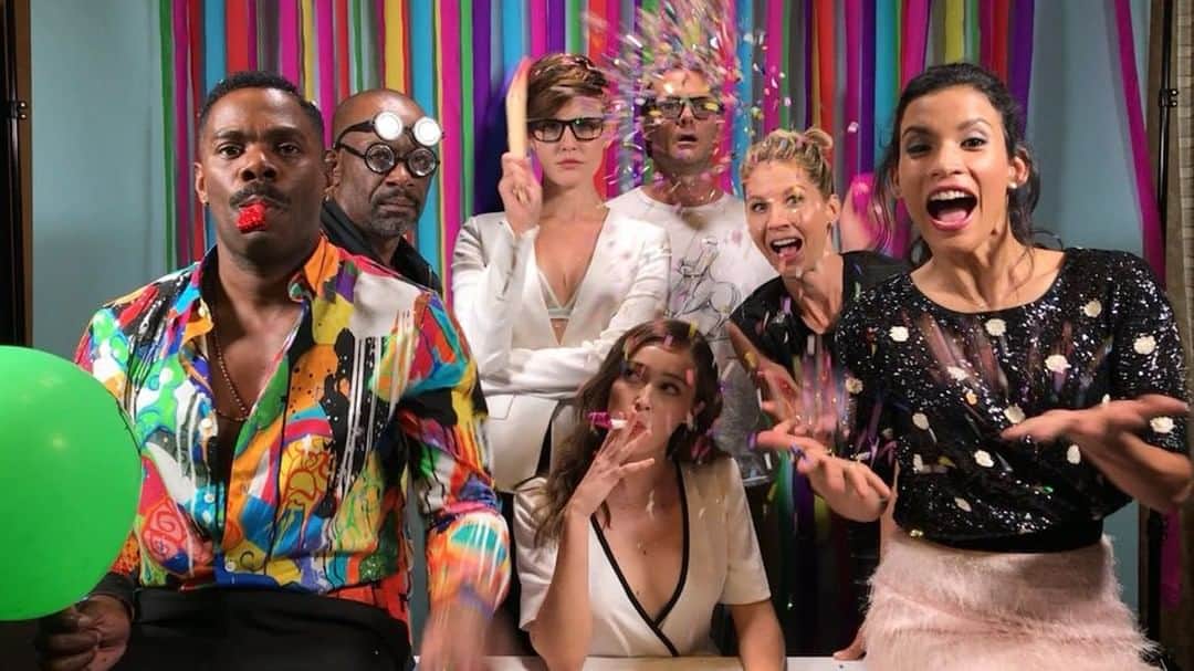 アリシア・デブナム・キャリーのインスタグラム：「Forcing everyone to participate in my birthday ✨🧚🏼‍♀️🎉🎈 @feartwd @latimes」