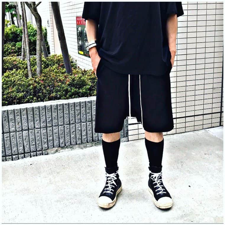 STYLISH-TOKYOのインスタグラム：「【 HALO TOKYO 】 ---------------------------------------------------- HAREM SHORT PANTS Now on sale. ---------------------------------------------------- ONLINE https://halotokyo.thebase.in/ _/_/_/_/_/_/_/_/_/_/_/_/_/_/_/_/_/_/_/_/_/_/_/_/_/ . . . . . . . . . . . . . . . . . #halotokyo #halotokyoofficial #levis #90s #vintage #halo #thenorthface #adidas #nike #reebok #supreme #vetements #gosharubchinskiy #balenciaga #alphaindustries #fearofgod #offwhite #yeezyseason #rickowens #vlone #chromehearts #asaprocky #justinbieber #gdragon #kanyewest #fearofgod #online #tokyo #streetfashion #ストリートファッション」