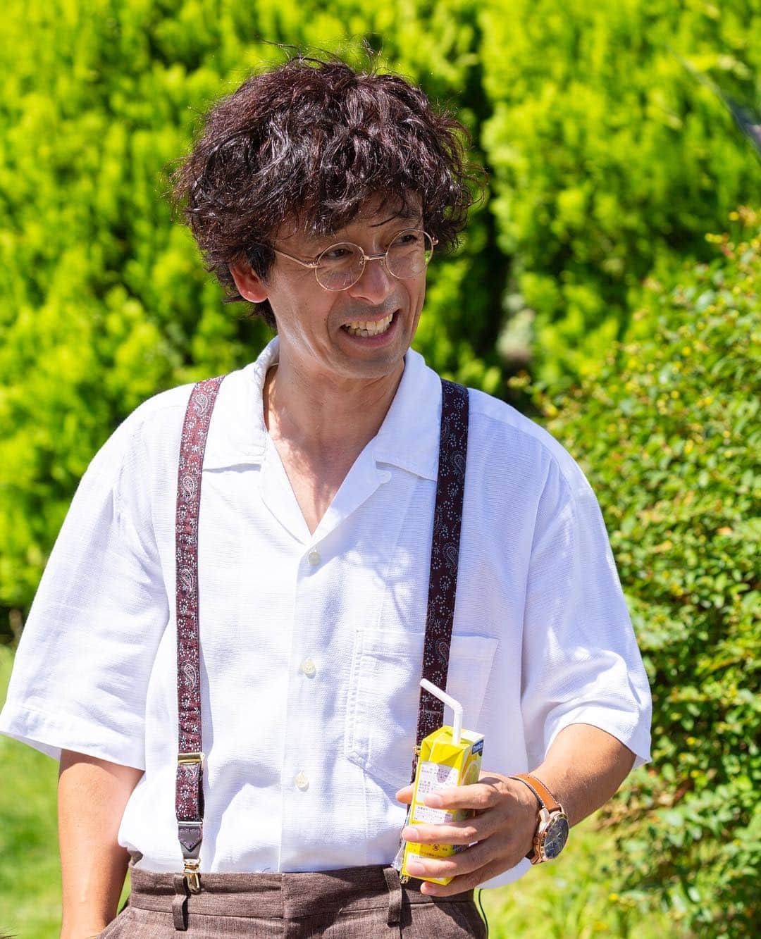 日本テレビ「探偵が早すぎる」さんのインスタグラム写真 - (日本テレビ「探偵が早すぎる」Instagram)「毎日暑すぎますが、夏バテしてませんか😣？ 現場は、みんなで撮影頑張ってますよ～！！ みんなで暑すぎる夏を乗り越えよう💪💪 #滝藤賢一 #オシャレすぎるファッション #水分補給大事👊👊」7月21日 12時01分 - hayasugi_tantei
