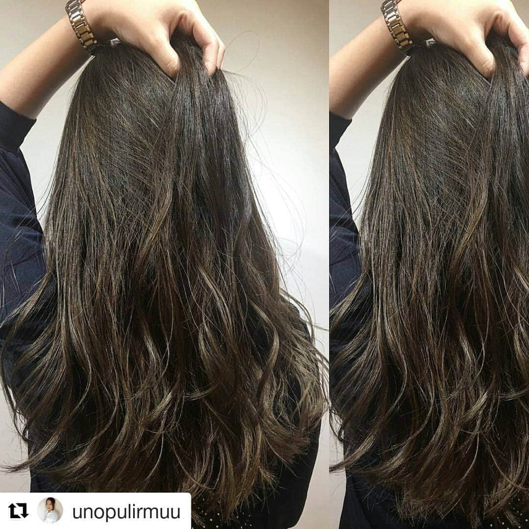 vif.unopulir 梅田茶屋町のインスタグラム：「#Repost @unopulirmuu (@get_repost) ・・・ グラデーショングレージュ+ハイライト vif by unopulir 【住所】大阪府大阪市北区茶屋町1-1共信梅田ビル6F 【TEL】0661367334 【営業時間】 平日  11:00～20:00(カラー19:00・パーマ18:30) 土日祝  10:00～19:00(カラー18:00・パーマ17:30) 【Menu】 カット ￥4,320 カラー ￥6,480～ デジタルパーマ ￥10,800 トリートメント ￥3,240～ ヘッドスパ ￥1,620～  #vifbyunopulir  #茶屋町美容室vif  #vif4周年インスタキャンペーン #ヘアカラー #エヌドットカラー #アディクシーカラー #ハイライト #アッシュ #アッシュカラー #3Dカラー #グレー #グレージュ #ブルージュ #グラデーション #バレイヤージュ #グラデーションカラー #ダブルカラー #ハイトーン #外国人風カラー #外国人風 #梅田美容室 #茶屋町美容室  #ヘアスタイル #ヘアサロン #女性専用サロン #ショートヘアー #ショートボブ」