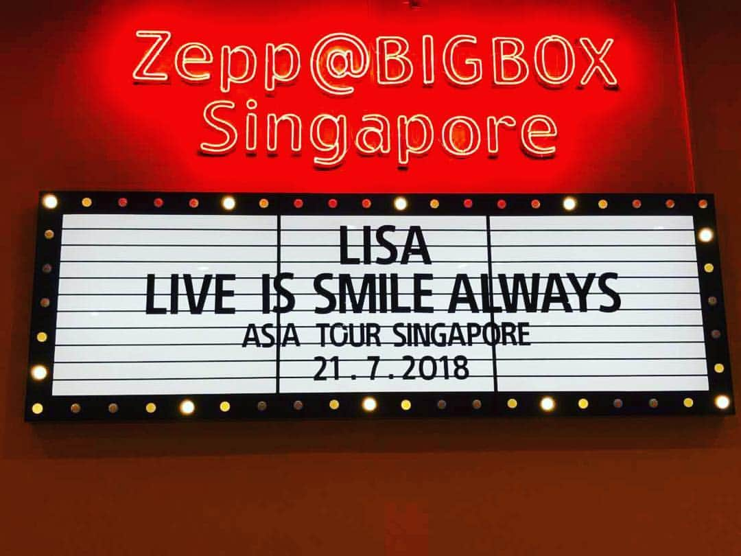 LiSAさんのインスタグラム写真 - (LiSAInstagram)「ASiA TOUR 2018 @Zepp BIG BOX Singapore\( ¨̮ )/ #LiSA #りさらいぶ #LiVEiSSMiLEALWAYS」7月21日 18時58分 - xlisa_olivex