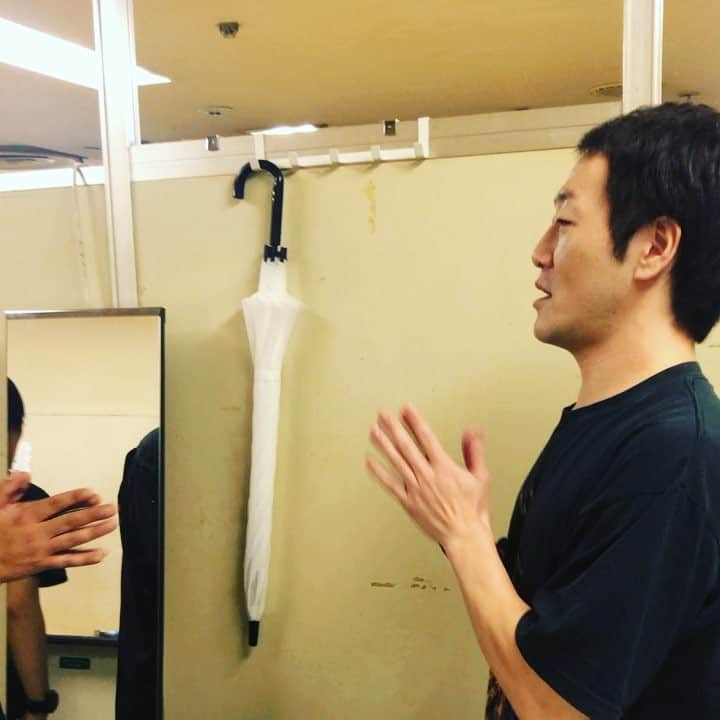 長田庄平のインスタグラム：「KTMゲーム⁉︎ #USAゲーム #カタツムリ #変なメロ入ってる #電車では見ないでください #気持ち悪い #ラフレクラン #インポッシブル」