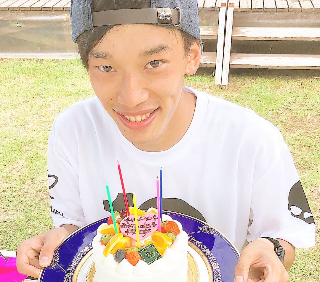 徳田耕太郎さんのインスタグラム写真 - (徳田耕太郎Instagram)「27yo🎂 Thank you for sent me birthday wishes🙏✨ I’m really happy to being wonderful #fslife 😭 Still I can’t believe it. Thanks a lot for all support! @redbulljapan @skullcandyjapan @gshock_jp」7月21日 19時42分 - tokura_freestyle