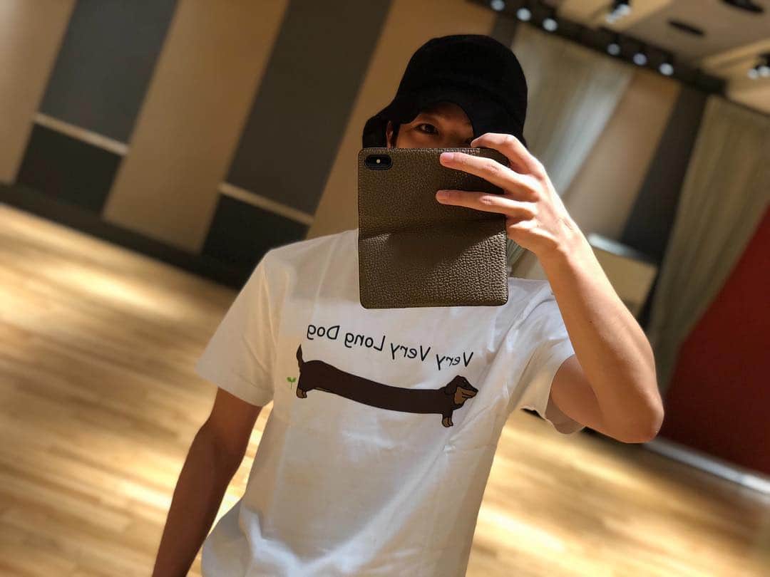 和田颯さんのインスタグラム写真 - (和田颯Instagram)「今日は @sushi_riku のTシャツ着てリハしたんだー Very Very Long Dogだね☺︎」7月21日 19時41分 - da_ice_hayate_wada