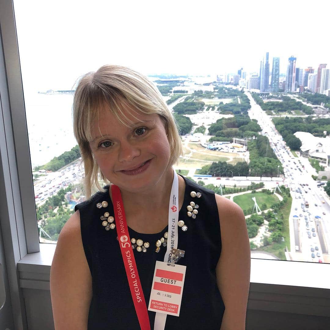 ローレン・ポッターのインスタグラム：「I am so happy right now! I’m in Chicago celebrating the @specialolympics turning 50!」