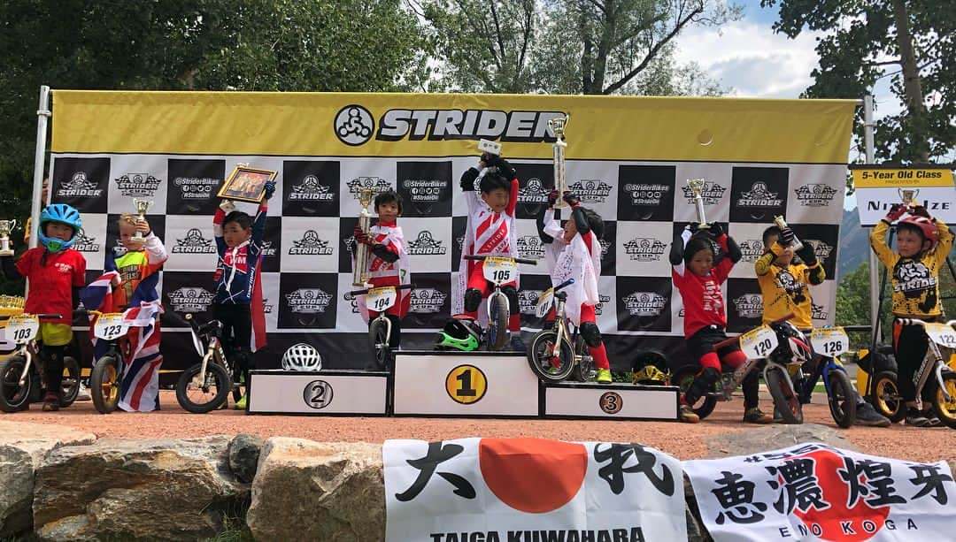 striderjapanさんのインスタグラム写真 - (striderjapanInstagram)「＼STRIDER CUP WORLD CHAMPIONSHIP／﻿ ﻿﻿ 現地時間の先程、全てのレースが終了しました。午後は3才クラス、5才クラス、さらに今年から新たにカテゴリー追加となったストライダー14インチ（日本未発売）を使用した3才〜6才の14xクラスが開催されました。﻿ ﻿ さらにどのカテゴリーにおいてもチームジャパン大健闘！﻿ ﻿ 今日の日に向け、いっぱい練習して挑んだ大舞台。全てをぶつけてチームジャパンの子どもたちが一生懸命走ってくれました。﻿ ﻿ 今日はたくさんパパママに甘えて、残り少ないコロラドを満喫してくれることでしょう！﻿ ﻿ 応援いただきました皆さま、ありがとうございました。﻿ ﻿ ◾️3才クラスリザルト﻿ 優勝 Archirawit Chaimongkol(タイランド)﻿ 2位  にしむら かいせい(日本)﻿ 3位  Luke Liberto(アメリカ)﻿ ﻿ ◾️5才クラスリザルト﻿ 優勝 くわはら たいが﻿ 2位  まつみや ゆう﻿ 3位  えのう こうが﻿ ———﻿ 5位 きたやま ゆうき﻿ 8位 いわた ふうき﻿ 11位 たぐち りんと﻿ （上位12位まで発表）﻿ ﻿ ◾️14xクラスリザルト﻿ 優勝 Imran Ismall マレーシア 6才﻿ 2位 たかお なみき 6才﻿ 3歳 きたやま ゆうき5才﻿ ﻿ #ストライダー﻿﻿ #strider ﻿ #ストライダーキッズ﻿﻿ #ストライダーワールドカップ﻿﻿ #stridercupworldchampionship ﻿ #がんばろう日本﻿﻿ #世界は広いぞ﻿ #チームジャパン﻿ #世界大会﻿ #ロッキー山脈」7月22日 8時32分 - striderjapan