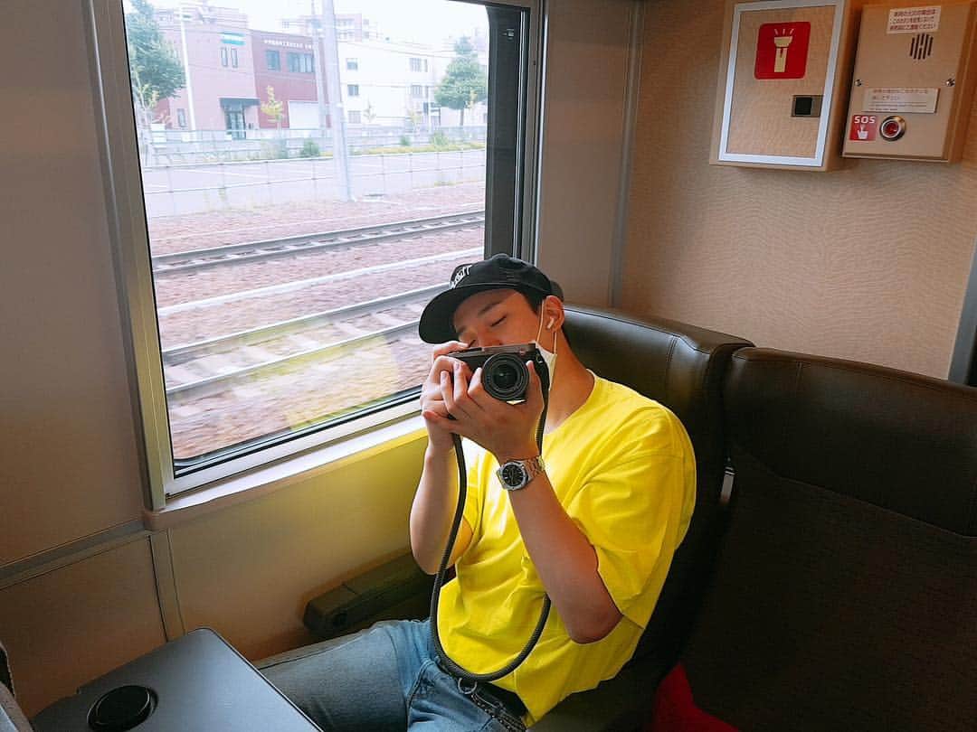 ジュノ さんのインスタグラム写真 - (ジュノ Instagram)「오늘도 병아리는 사진을 찍습니다. #눈감은거아닙니다」7月22日 19時32分 - le2jh