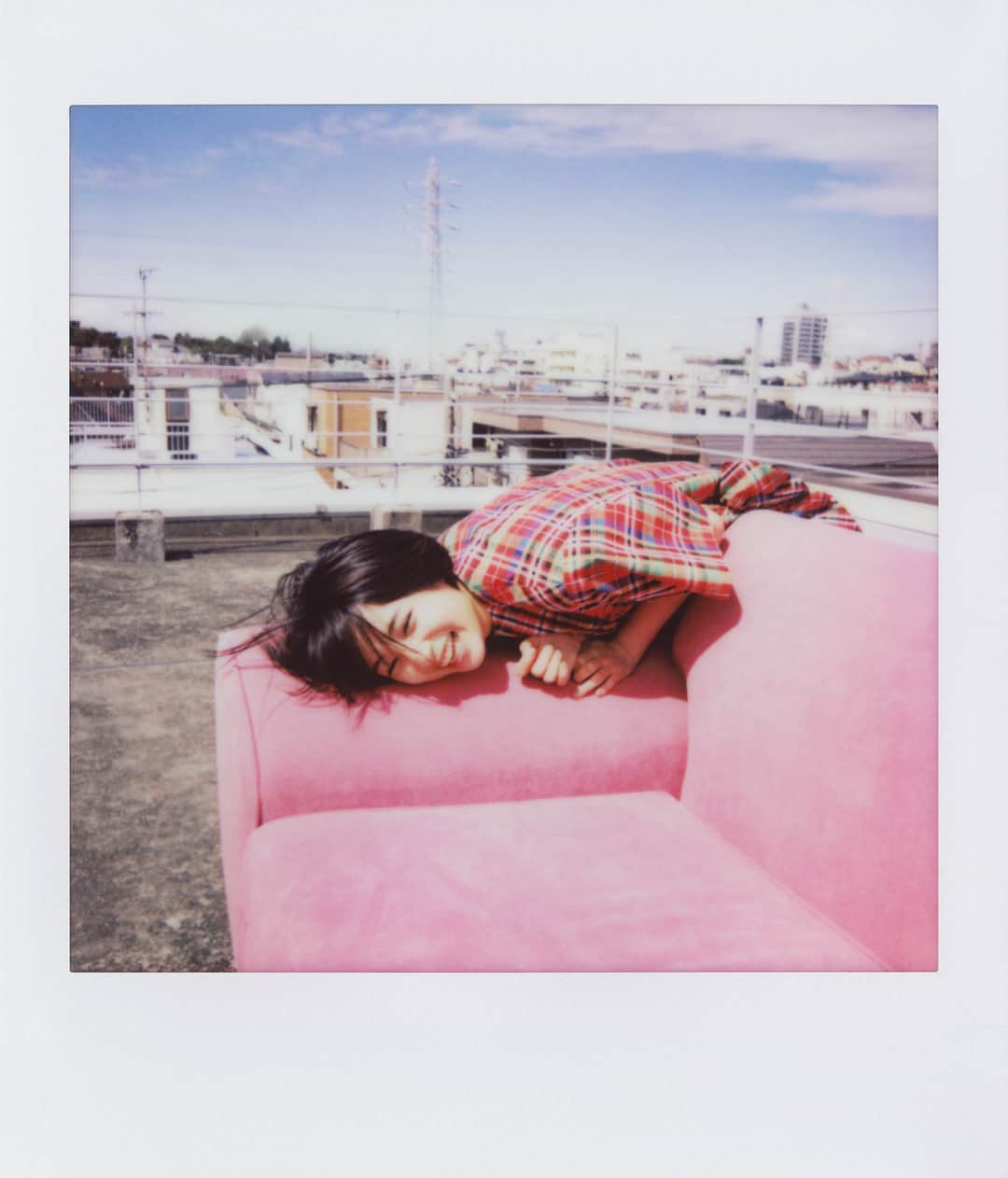 奥山由之さんのインスタグラム写真 - (奥山由之Instagram)「FUJIFILMの広告で、広瀬すずさんを撮影しております。 チェキの新商品「SQ6」が発売です。 ー An advertisement for FUJIFILM I shot with Suzu Hirose. Cheki's new product, "SQ6" is now on sale.  #広瀬すず #チェキ #fujifilm」7月22日 10時44分 - yoshiyukiokuyama