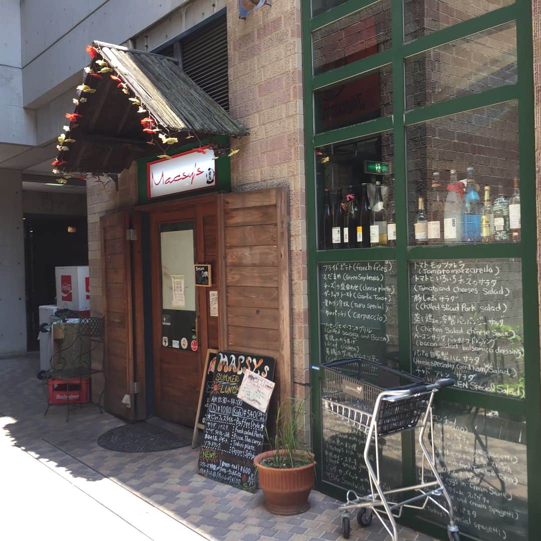 がんちゃんさんのインスタグラム写真 - (がんちゃんInstagram)「先日のお休みにお出かけしてきました。  神戸の六甲アイランドにある「マクシーズ」さん🍽 ブュッフェスタイルのランチはどれもとっても美味しかったです😋 ドッグカフェではなく、犬連れさんも入っていいですよ〜ってスタイルの優しいお店でした😊👍」7月22日 12時50分 - kota2ann