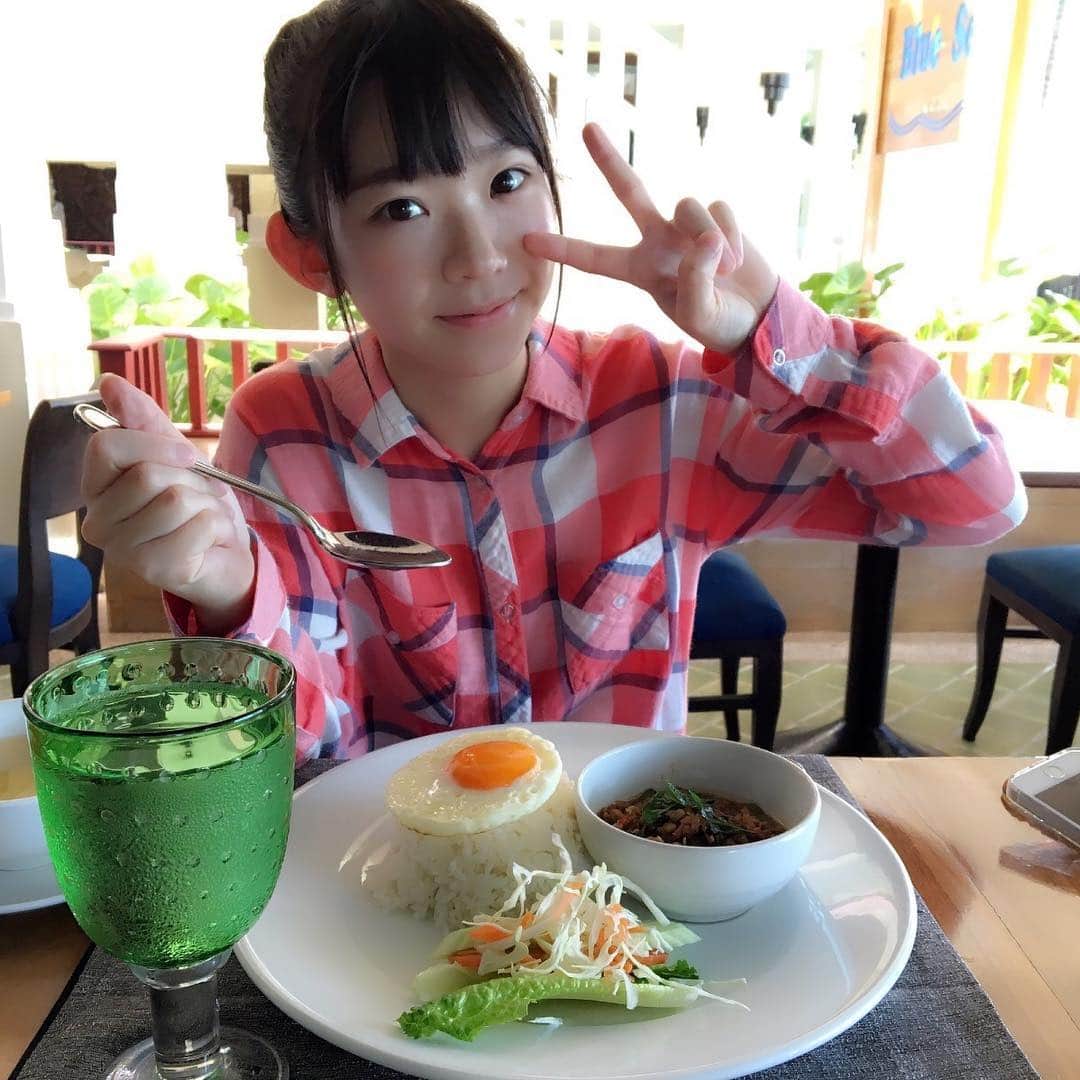 長澤茉里奈さんのインスタグラム写真 - (長澤茉里奈Instagram)「#thailand #gapaorice #ฉันอยากกินอาหารไทย 夏休みができたらタイに行きたいな〜て思ってたけど、ありがたい事に今年の夏もお仕事たくさん！！頑張っていつか頑張った時のご褒美で行こう😊😊」7月22日 13時37分 - marinanagasawa1008