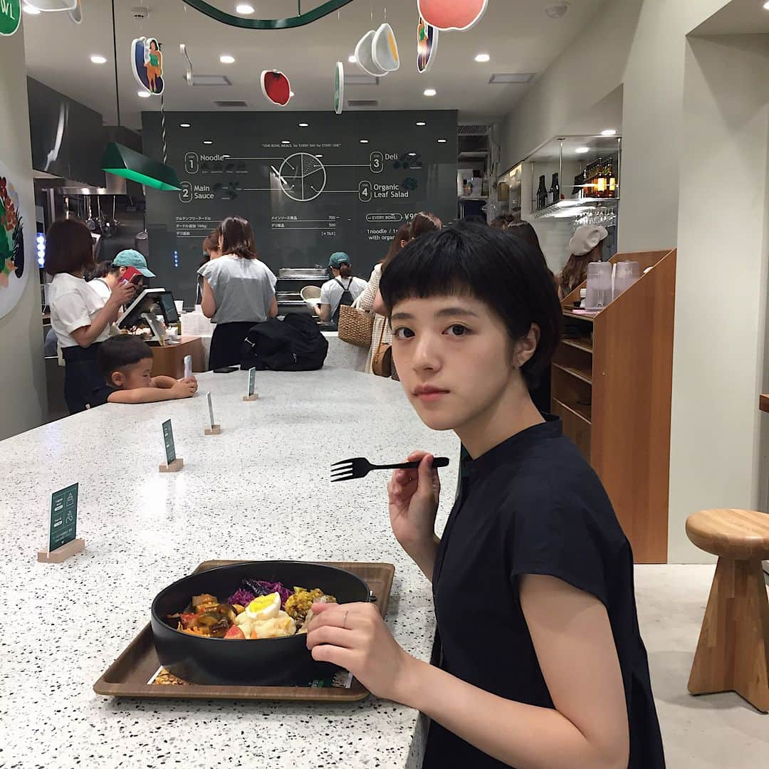 谷口朝香さんのインスタグラム写真 - (谷口朝香Instagram)「期間限定でデリ食べ放題ができる EVERYBOWLさんへ行ってきました🍽 店内で手作りされているデリは、お野菜たっぷりで嬉しい🍅🥦 健康的なのに食べ応えあって大満足でした◎ 豆乳を使ったソフトクリームも食後にぴったり🍦  #エブリボウル #広尾 #デリ #日替わりデリ #デリ食べ放題 #サラダ #EVERYBOWL #hiroo #healthyhood #vegan #organic #veganfood #salad #pr #delistagrammer #takeout #deli」7月22日 19時43分 - asamaru.jp