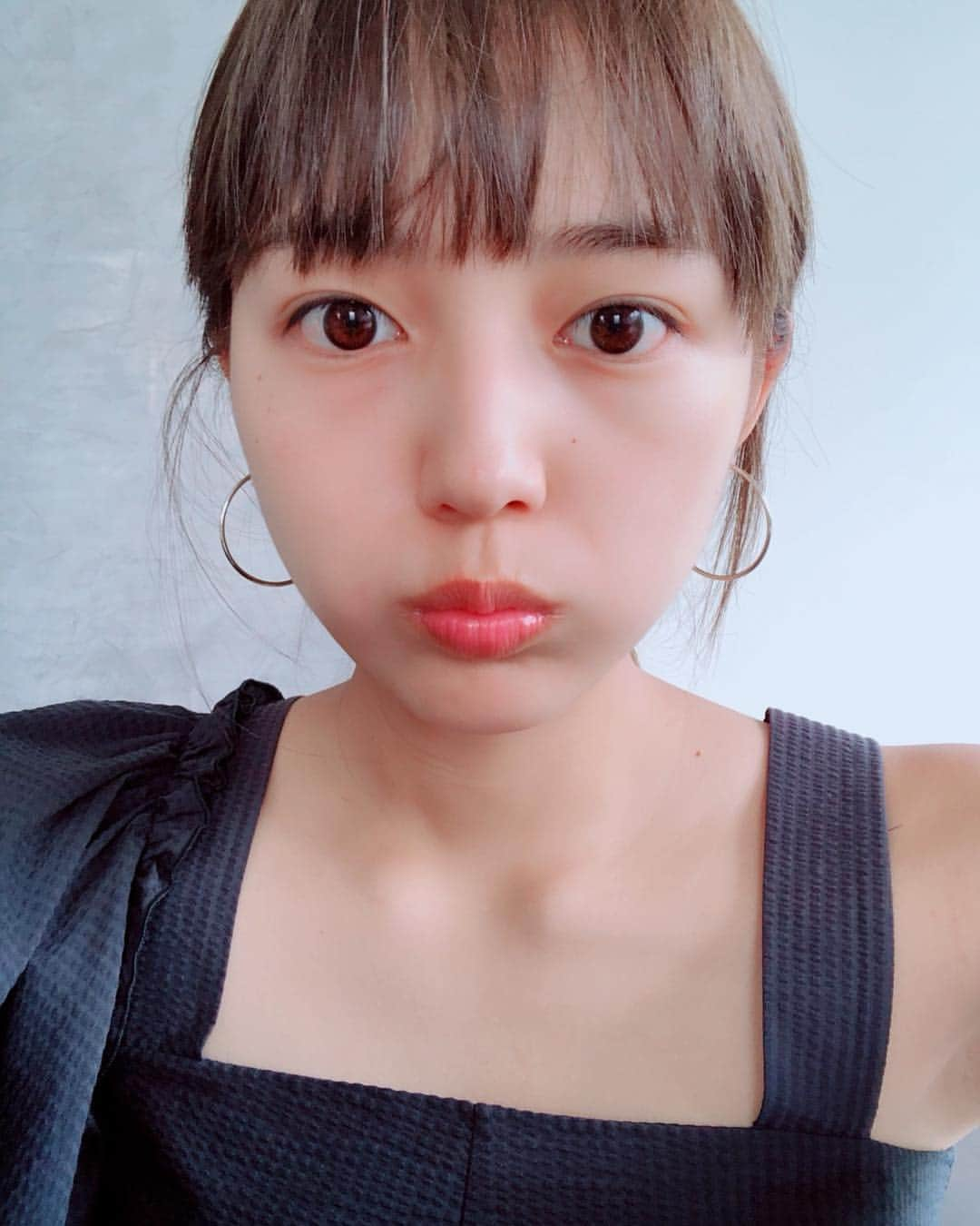 川口春奈さんのインスタグラム写真 - (川口春奈Instagram)「制作発表ありがとうございました！酷暑の中足を運んでくださった皆様ありがとうございました。いよいよ来週土曜からヒモメン始まります。チームワークはばっちりです。お楽しみに！いやぁ、それにしても暑すぎて汗をかきながらお見苦しい姿を失礼しました、、塩分水分摂ります！」7月22日 16時06分 - haruna_kawaguchi_official