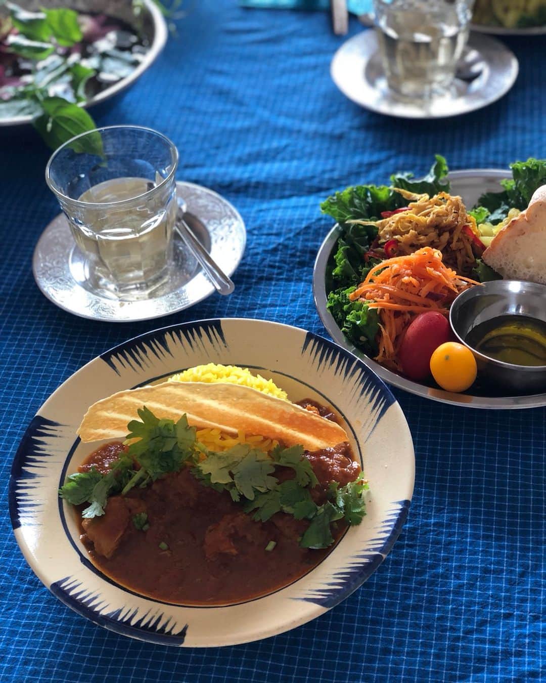 長谷川理恵さんのインスタグラム写真 - (長谷川理恵Instagram)「友人達と一緒に、絵里奈さんのスパイス料理教室に行って来ました。 チキンカレーやお惣菜、デザートまで全てスパイスを使って。 簡単で美味しくて、プロの味✨  暑い夏をのりきるためにも、スパイス料理に挑戦してみよう！！ #lovespice」7月22日 16時57分 - rie_hasegawa
