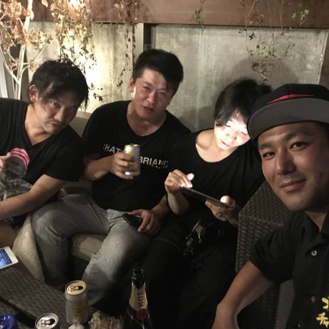 橘みのるのインスタグラム：「今日は21時から猫舌showroom日曜日  堀江貴文オーナーの配信です📱  20時30分から私のチャンネルで事前配信やってみますのでお時間あれば視たり投げたりコメントしたりしてください👀  アマチュアから茶室で検索してください🍵」
