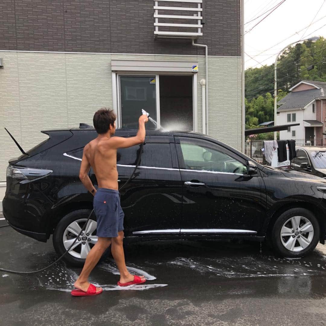 山本聖途さんのインスタグラム写真 - (山本聖途Instagram)「day off  今日は天気が良かったので後輩の車をピカピカにしてあげました(洗車は僕の趣味)  しっかりコーティングまで✨  喜んで帰ってくれたので大満足です(^^) 車洗うの好きなんでみんないつでも行ってくださいね😂  #carwash #洗車 #dayoff」7月22日 21時05分 - seit6.yam