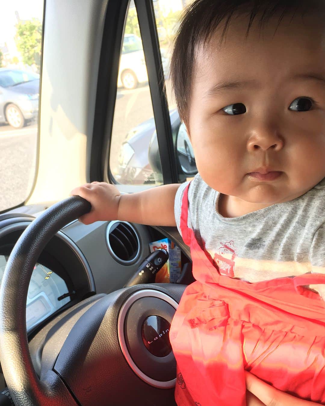 石塚祐輔さんのインスタグラム写真 - (石塚祐輔Instagram)「9 month anniversary‼︎ 7/21で９ヶ月になりました^ ^ 日に日にヤンチャになってく娘をみて…楽しくなってる親父です。 たくさんの人に可愛がられ…ハッピーに過ごしております🙇✨ これからも、親父頑張るぞー🙋🏽‍♂️ みなさんに感謝。 #陽向葵 #ひなた #９ヶ月 #7月21日 #感謝」7月22日 21時26分 - yusuke_ishitsuka3939