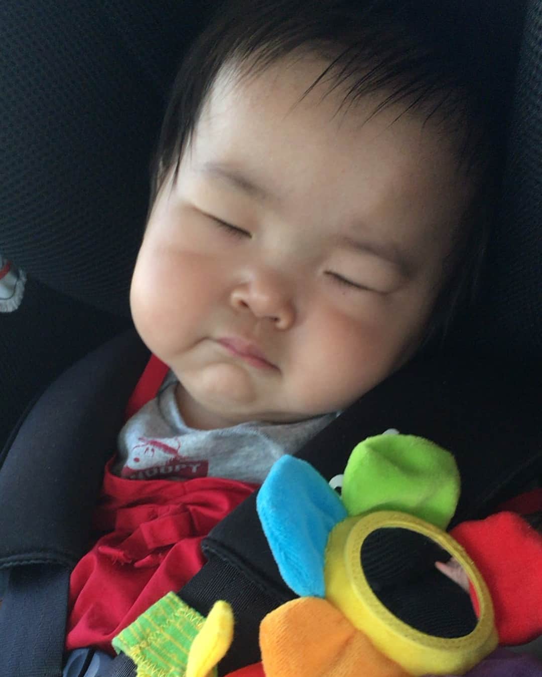 石塚祐輔さんのインスタグラム写真 - (石塚祐輔Instagram)「9 month anniversary‼︎ 7/21で９ヶ月になりました^ ^ 日に日にヤンチャになってく娘をみて…楽しくなってる親父です。 たくさんの人に可愛がられ…ハッピーに過ごしております🙇✨ これからも、親父頑張るぞー🙋🏽‍♂️ みなさんに感謝。 #陽向葵 #ひなた #９ヶ月 #7月21日 #感謝」7月22日 21時26分 - yusuke_ishitsuka3939