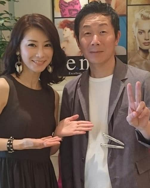 水谷雅子さんのインスタグラム写真 - (水谷雅子Instagram)「今日は美容室e.m.aに行って来ました✂😌髪の切り揃えと炭酸スパ、ヘアトリートメントをして髪も頭皮もリフレッシュしましたよ😉✨✨ 担当は市橋さん🌟 #美容室#ヘアサロン #emainternational  #emainternational市橋珠樹 #髪リフレッシュ#髪艶々 #頭皮ケア #ゆるふわヘアスタイル #ワンピース#BLENHEIM」7月22日 22時04分 - mizutanimasako