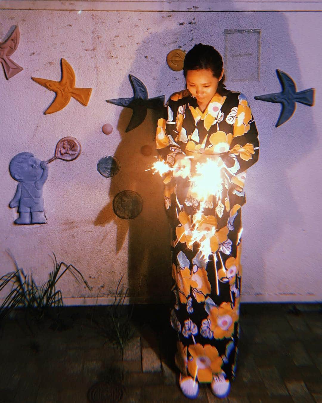 二宮愛のインスタグラム：「2018/07/22 花火ってキレイ♥️ ________________ Why are fireworks so beautiful✨✨✨ #yukata #japanese #style #fashion #traditional #fireworks #play #summer #instastyle #nomakeup」