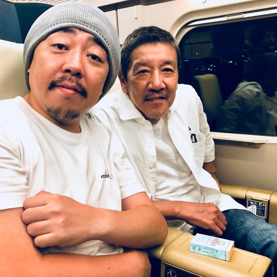 レキシさんのインスタグラム写真 - (レキシInstagram)「隣の席にまさかの奥田瑛二さん #99.9 #新幹線 #奇跡 #偶然は必然 #レキシ #奥田瑛二 #一発逆転満塁サヨナラホームラン #2日間ありがとうございました」7月22日 22時32分 - rekishi_ekechang