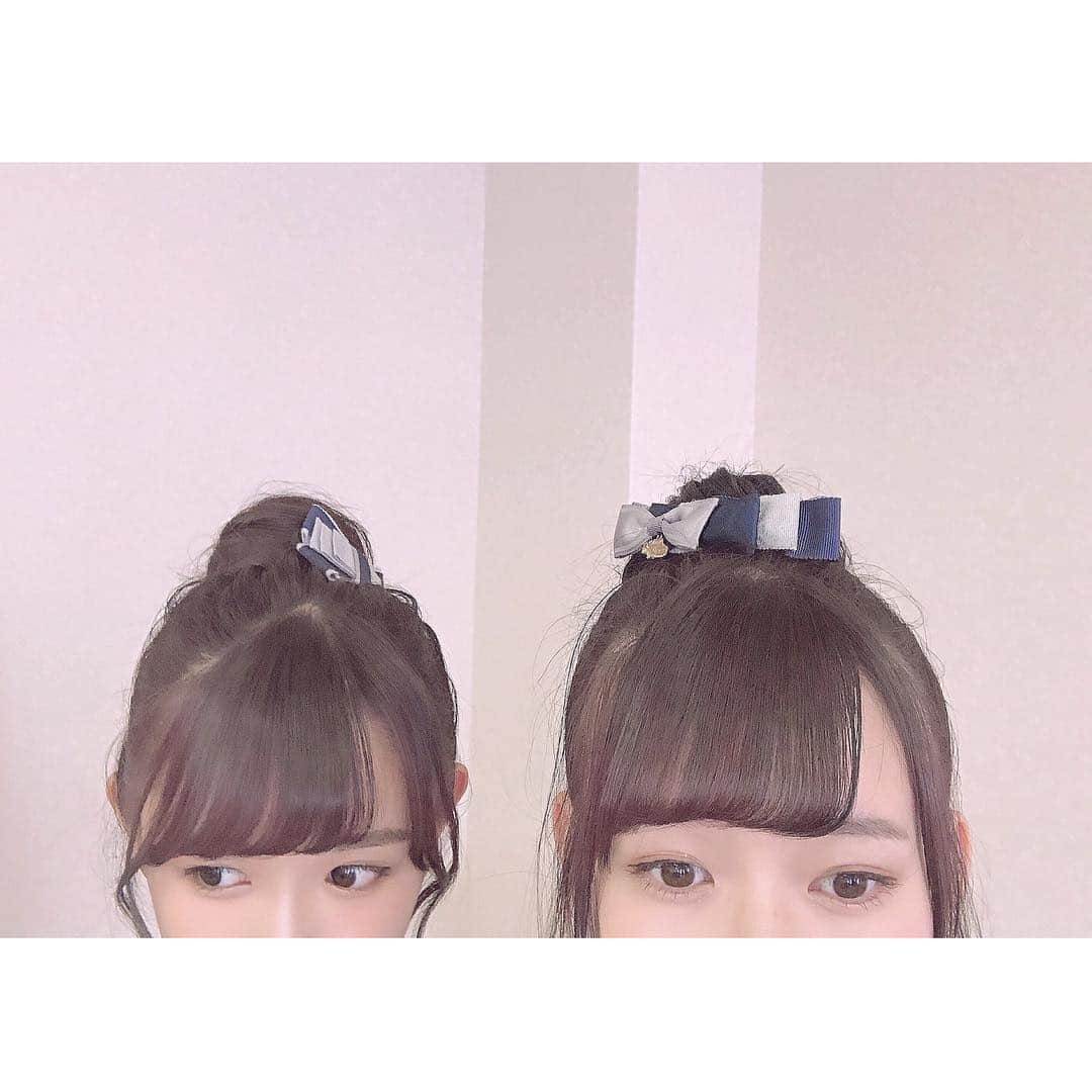 山本瑠香さんのインスタグラム写真 - (山本瑠香Instagram)「ひょっこり🤓 . 双子感〜〜〜✌🏻💕 . . . #山本瑠香 #服部有菜  #お団子ヘア #ヘアアレンジ #双子」7月22日 23時22分 - ruka_1010_team8