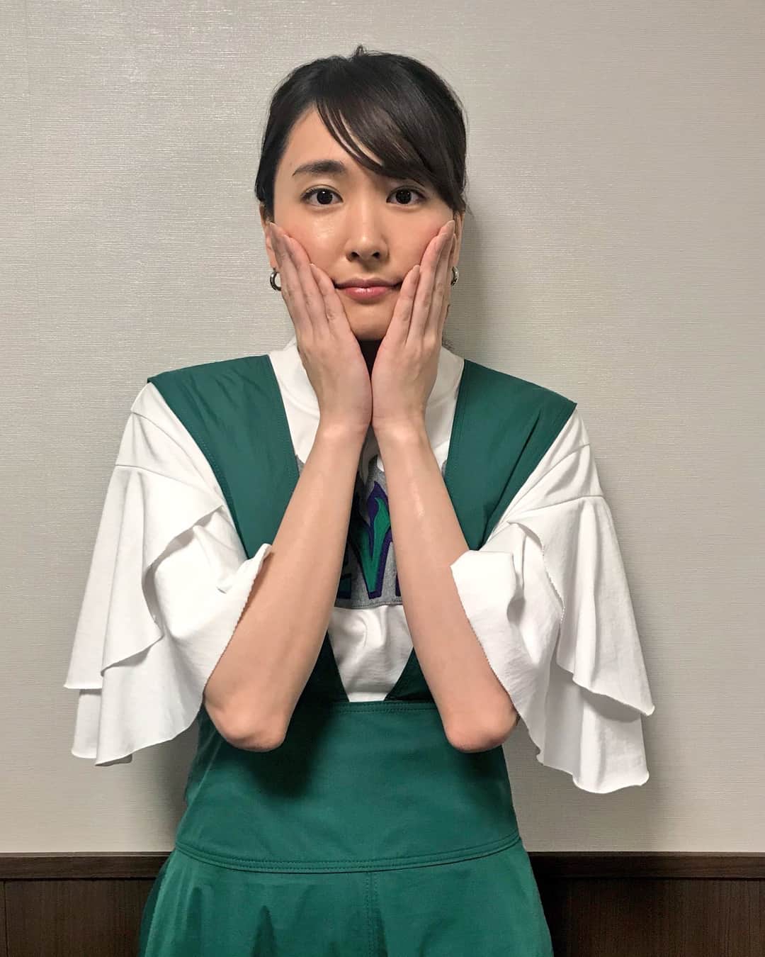 新垣結衣のインスタグラム：「二日間どっちも両方可愛い！！！！ いつ見ても癒されますね☺️ #新垣結衣 #新垣結衣好きな人と繋がりたい #ガッキー #可愛い #コードブルー #映画 #ガッキー1番」