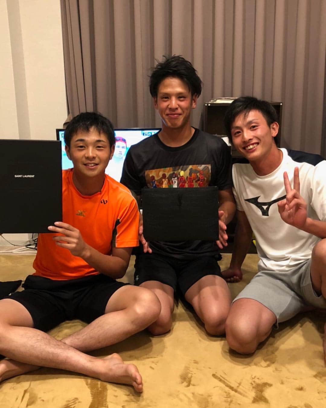 川瀬晃のインスタグラム：「曽根さんと出会って2年半ちょっと。 ほんとに急すぎて今でもびっくりしてます！ほんとによーくご飯誘ってくれたり、遊びにも誘ってくれたり気づいたら毎日一緒におるくらいほんとに仲良くさせてもらいました！だからほんと今回のことはびっくりしてます！でもこれからも僕とたくさんご飯行ったり遊び行ったりしてもらうんでこれからもよろしくお願いします😎笑」