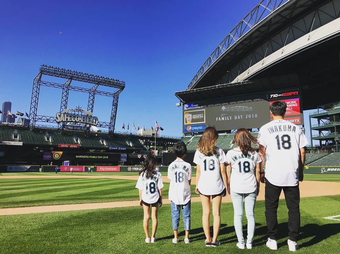 岩隈久志さんのインスタグラム写真 - (岩隈久志Instagram)「Family Day 2018 #thanks #lovemariners #lovemyfamily」7月23日 12時37分 - hisashiiwakuma_21