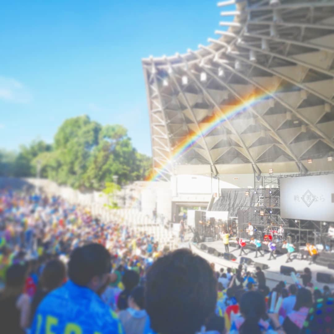 末吉咲子のインスタグラム：「最高の夏をありがとうございました🙇‍♀️✨ まだまだ夏楽しむぞー😆✊✨✨ 36도...야외공연....많이 불안했지만 무사히끝났습니다!!!ㅎㅎ #夏 #風男塾 #후단주쿠 #일본 #오오사카 #大阪 #服部緑地野外音楽堂 #虹 #공연」