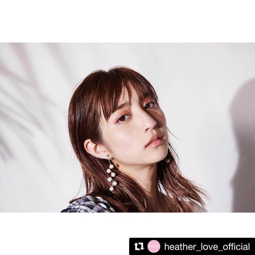 堀田茜さんのインスタグラム写真 - (堀田茜Instagram)「✔️💜💜💜🌻 #Repost @heather_love_official with @get_repost ・・・ ． Heather diaryにて堀田茜ちゃんスペシャル連載Vol.17が公開✨ガーリーなアイテムをチェックシャツでカジュアルダウンしたコーデを披露してくれたよ🌿 ． NEW ITEM ------------------------------- #BIGフードチェックシャツ 商品番号 803076 ¥5,400 ------------------------------- ． 記事はヘザーダイアリーで検索🤳🏼 ． #Heather #ヘザー #Heatherdiary #ヘザーダイアリー #本日のヘザーガール #堀田茜 #ブラウス #羽織 #ガーリー #カジュアル #カジュアルコーデ #レース2WAYネックT #スカシアミニットショーパン #ウェッジアソートサンダル」7月23日 15時45分 - akanehotta