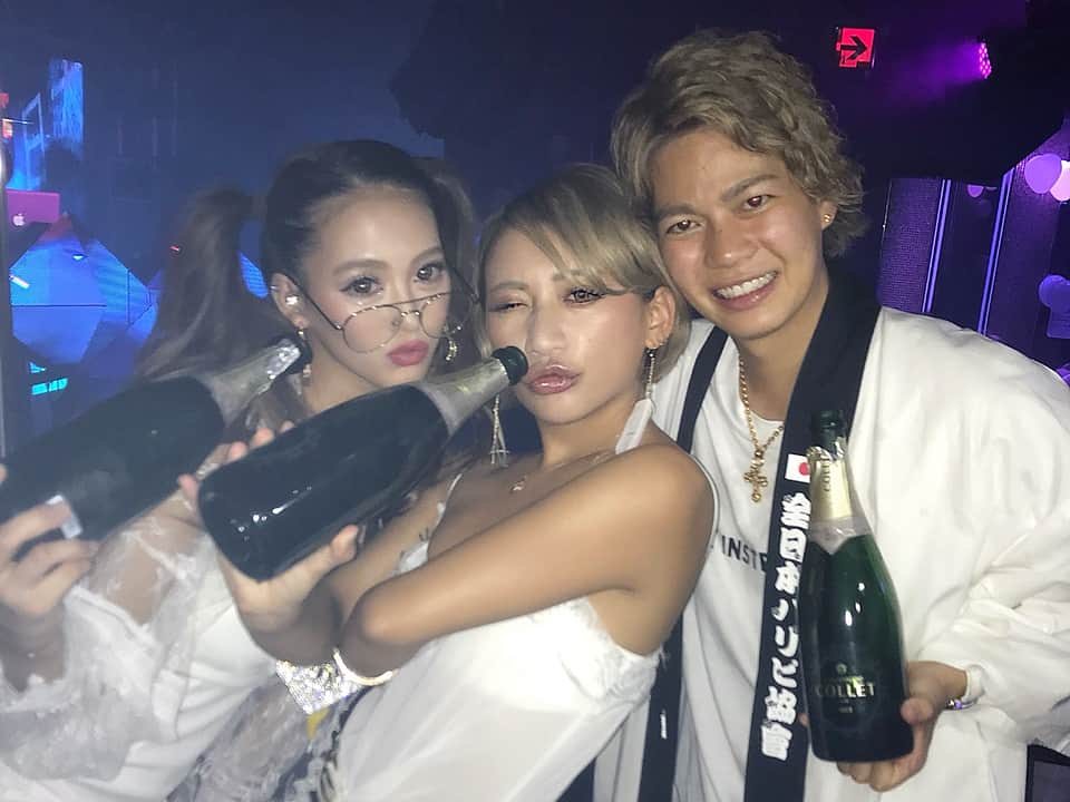 春木開さんのインスタグラム写真 - (春木開Instagram)「メジャーデビューを記念しWhitePartyTOKYO堂々開催✨ 「ReadyForTheParty」がリリース開始しました😝✨ YahooNews等20社以上にも掲載されitunesやカラオケなどでも配信されてるので「全日本パリピ協會」でダウンロードしてね❤️ 本当に多くの人々に応援して支えて頂き多くの分野に挑戦できている環境に感謝し、必ず感謝を恩返ししていくので今後ともよろしくお願いします。  ゲストの @t_ace_kuzu  @ayame382  お疲れ様でした✨👏 #white #whiteparty #allwhite #東京 #渋谷 #全日本パリピ協會 #majordebut #readyfortheparty #nowonsale」7月23日 17時36分 - haruki.kai