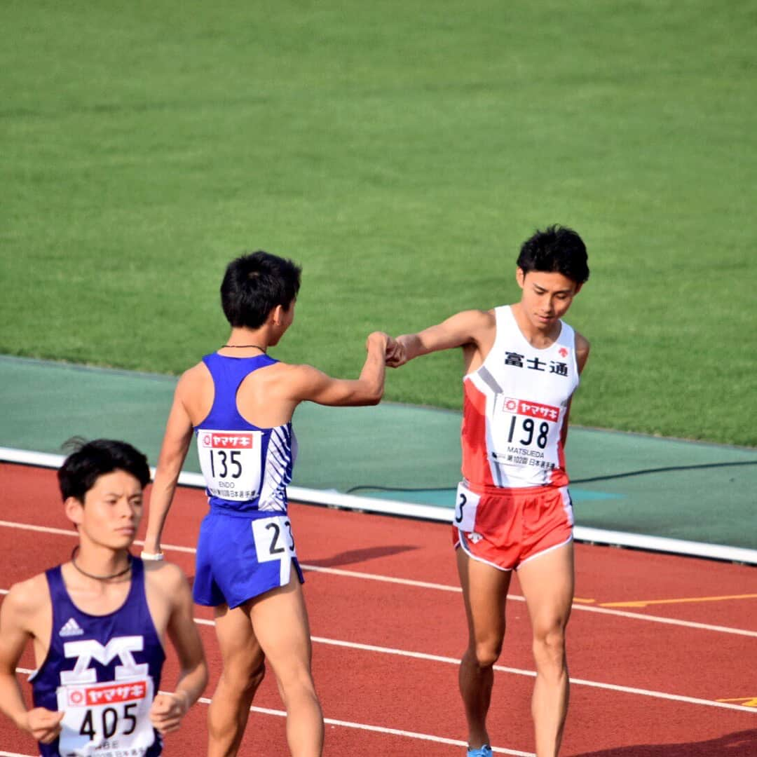 遠藤日向さんのインスタグラム写真 - (遠藤日向Instagram)「5/2〜7/23 初めての経験が多く、英語も話せない、聞けない、初めての場所、練習、環境。 今までやってきたことが全て変わりました。 とりあえず今シーズン前半終了。 松枝さんがいなきゃ、どうなってたか。 ほんとに良い方に出会えました。 思うような結果はまだ出てませんが、確実に一歩ずつ前進はしてると実感しています。 JMP(ジェリーマジックプロジェクト)はまだ始まったばかり。 必ず世界で戦えるようにこれからまた頑張ります！ そして、次回は松枝さんがいません。Sounds Good.←嘘 @hiro0520op  #JMP #住友電工 #富士通 #SoundsGood」7月23日 17時55分 - e_01.h48