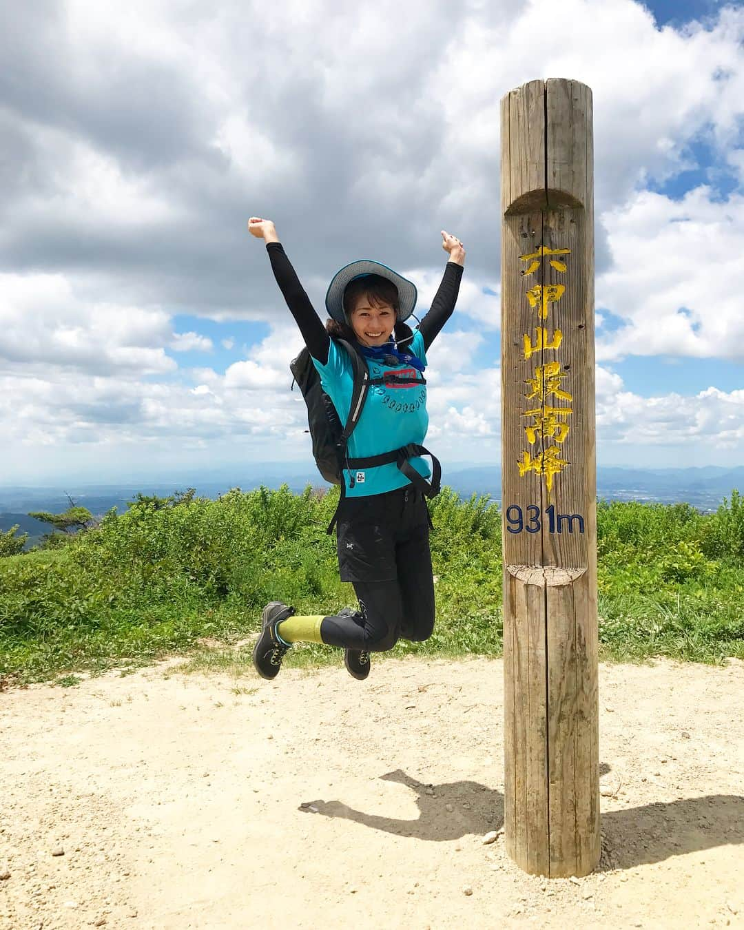 中村葵さんのインスタグラム写真 - (中村葵Instagram)「六甲山登頂😍🏔🙆✨ 標高931.  真夏の六甲山は水分補給をしっかりね！ 塩分取れるタブレットや、ゼリーもオススメ(^^) ☆ ☆ ☆ #登山 #山登り #山ガール #山歩ガール #山のリポーター #レポーター #六甲山 #六甲全山縦走  #ベイコム #山となでしこ #ロケ #撮影 #ほっとネットベイコム #チャムス #chums #山好きな人と繋がりたい  #山登りが好きな人と繋がりたい  #登山好きな人と繋がりたい #japan #japanview #hyougo #rokko #niceview #hiking #trekking #mountain #japantrip」7月23日 19時32分 - aoinakamura123