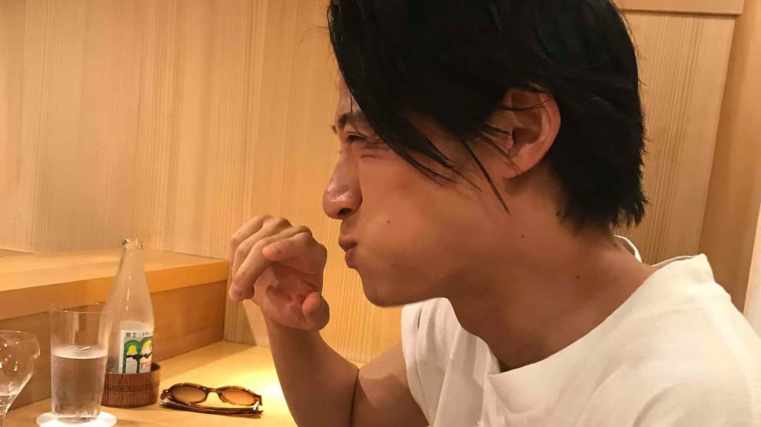 久保裕丈さんのインスタグラム写真 - (久保裕丈Instagram)「口がでかいので、だいたいのものを一口で食べるけど、口がパンパンになる。お行儀悪い。 #鮨 #寿司 #逗子 #東京グルメ」7月23日 19時59分 - hirotakekubo