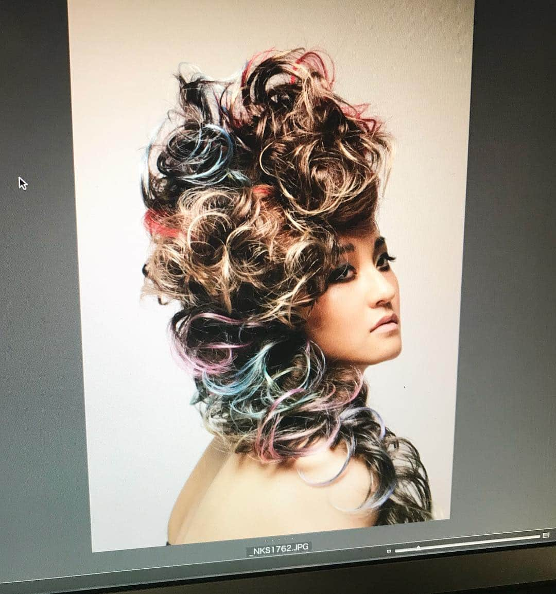 日吉晶羅さんのインスタグラム写真 - (日吉晶羅Instagram)「. ❤️ . . #hair #hairstyle #haircolor #hairmake #makeup #style #photo #photography #photographer #me #model #japan #japanese #asia #fashion #instafashion #instagood #instalike #followme #ヘアメイク #スタイリング #ヘアメイクアーティスト #作品撮り #モデル #カラフル #新鮮 #フォロー #いいね」7月23日 20時30分 - akira_kirakira_