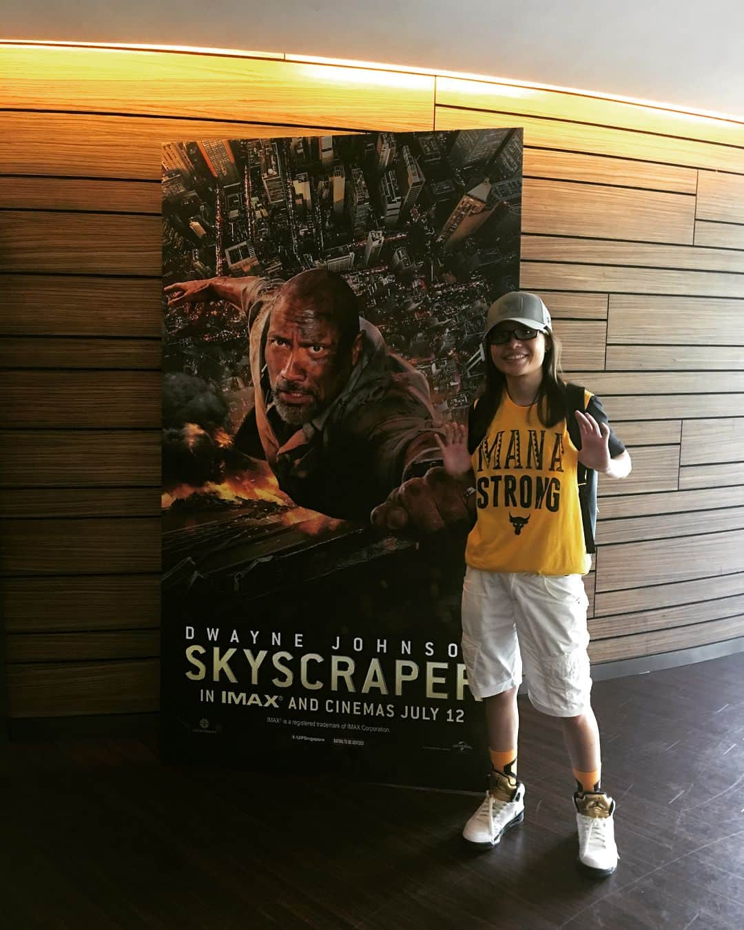 エイコンのインスタグラム：「“Skyscraper” was a dope ass movie and juz serves as a motivation to overcome any obstacles life throws ya way!💯 As always, it was a great job done by @therock !🤙🏾 Had to be reppin him when I went to the theatres!😎 #BallerAlert #SwagChamp #TheRock #DwayneJohnson #ManaStrong #Skyscraper #Jumpman」